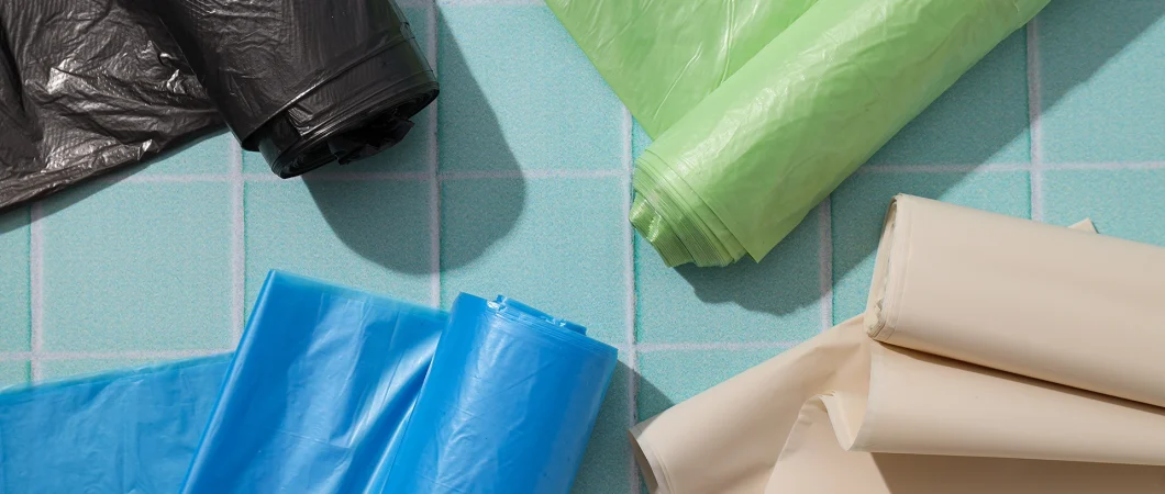 Sacchi per rifiuti professionali: come scegliere spessore, capacità e materiali in base all’utilizzo